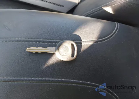 2001 Chevrolet Silverado 1500 из США, поврежденный, VIN 2GCEK19V411374976